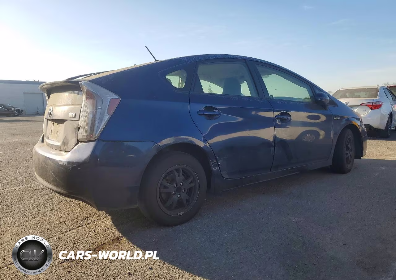 2013 Toyota Prius Two VIN:JTDKN3DU0D1718236 - 3