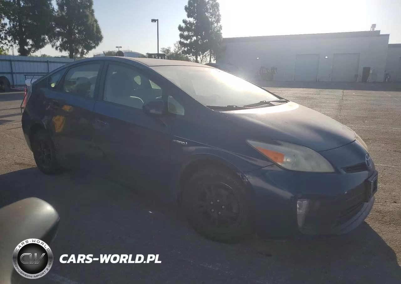 2013 Toyota Prius Two VIN:JTDKN3DU0D1718236 - 4