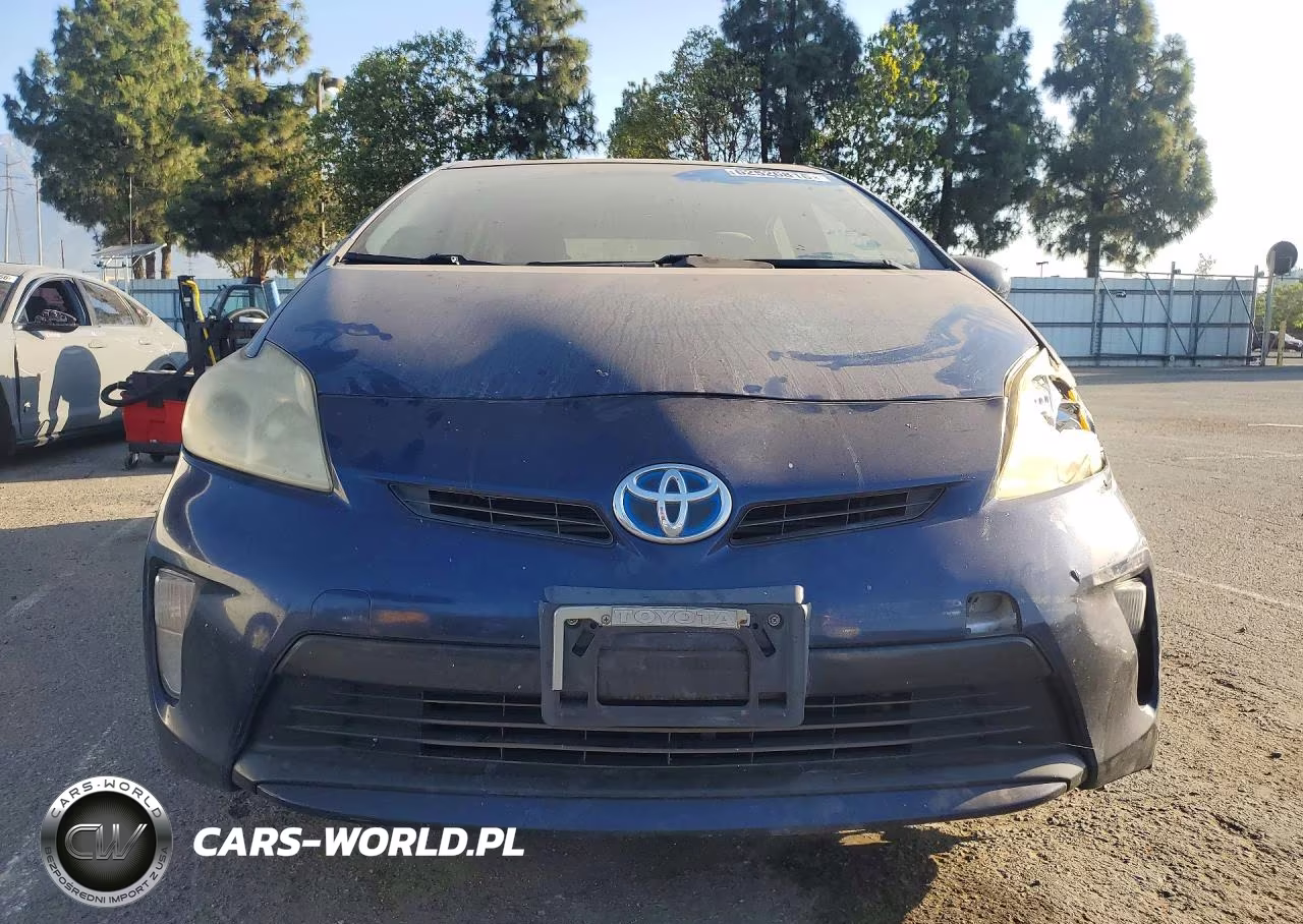 2013 Toyota Prius Two VIN:JTDKN3DU0D1718236 - 5