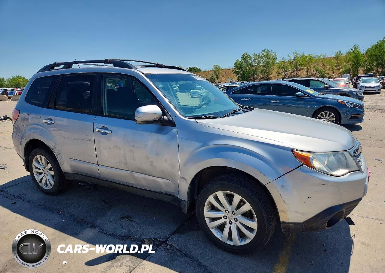 2013 Subaru Forester 2.5X Premium VIN:JF2SHADC3DH439942 - 4