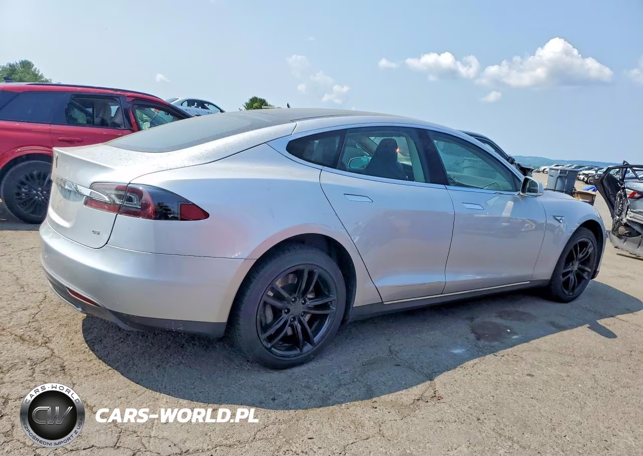 2013 Tesla Model S VIN:5YJSA1DN0DFP18656 - 3