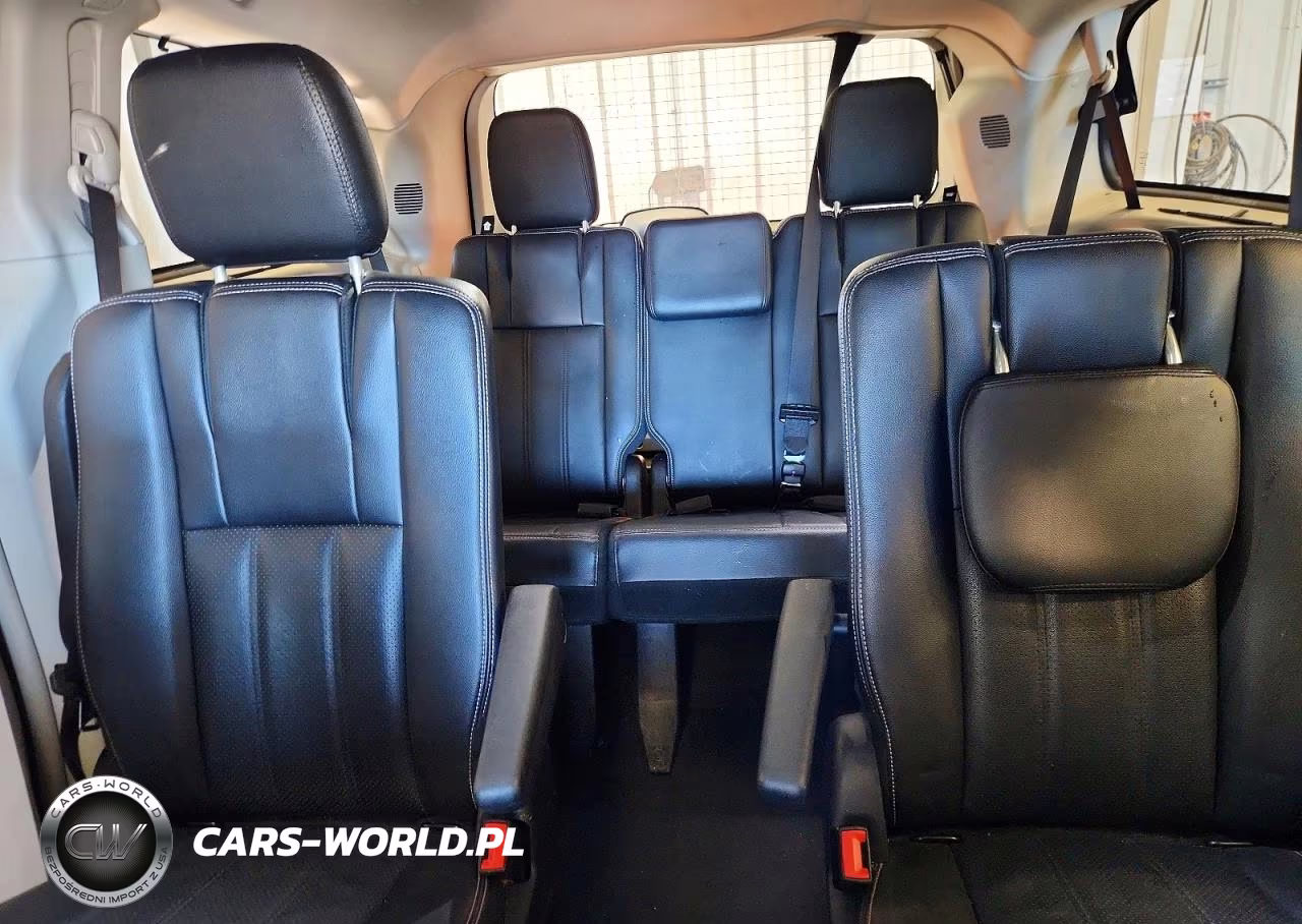 2014 Chrysler Town & Country Touring L VIN:2C4RC1CG9ER373242 - 10