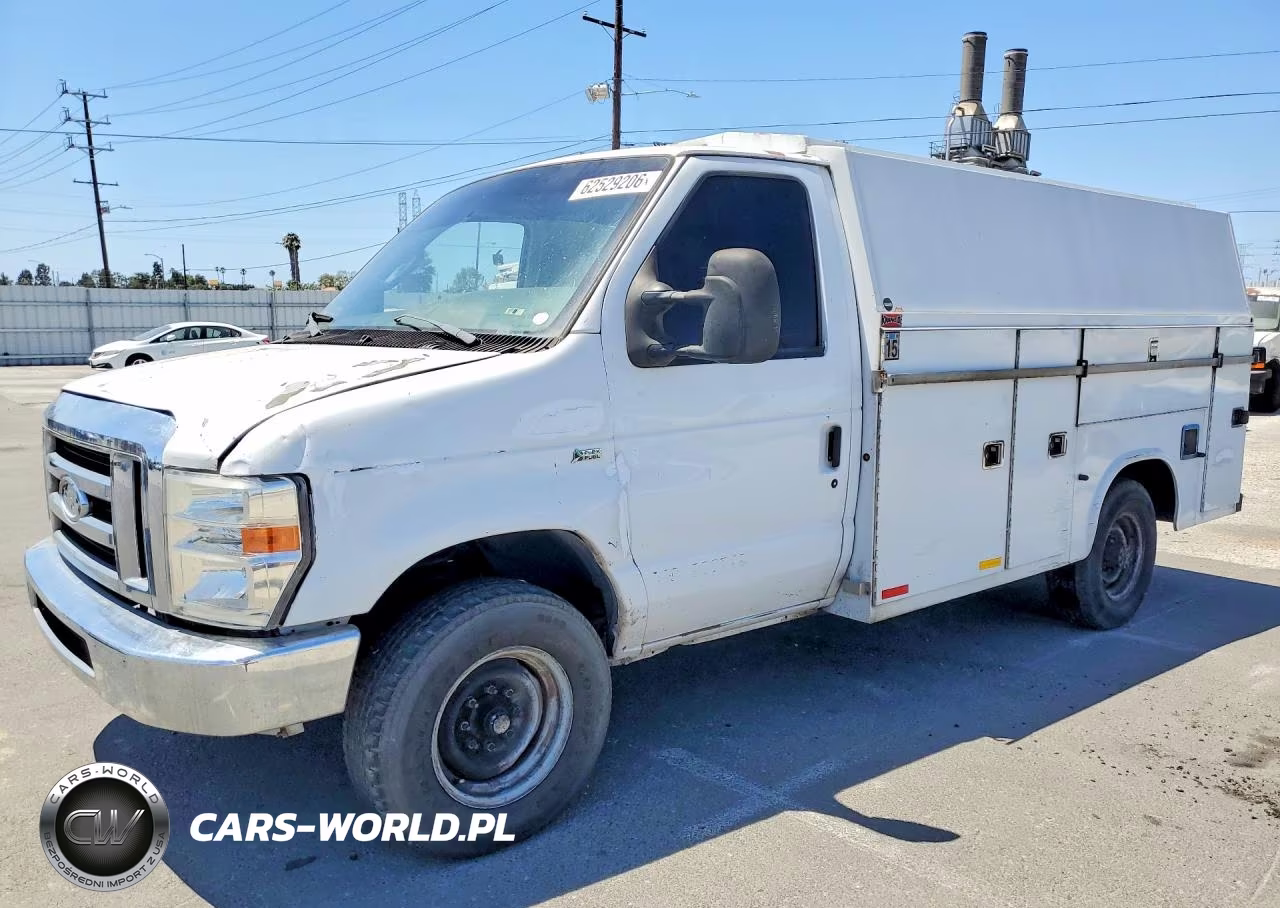 2013 Ford Econoline E350 Super Duty Cutaway Van