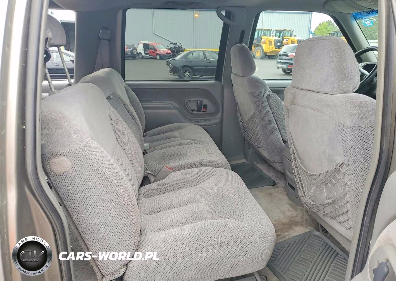 1999 Chevrolet Suburban K1500 VIN:3GNFK16R0XG113041 - 10