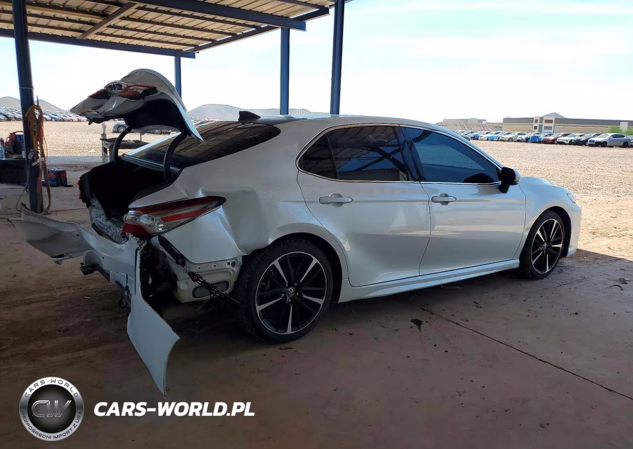 2018 Toyota Camry Xse VIN:4T1B61HKXJU669837 - 3