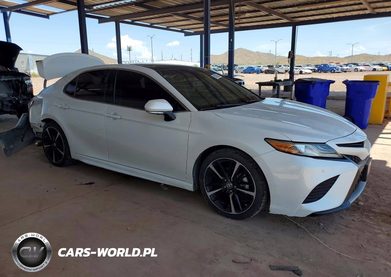 2018 Toyota Camry Xse VIN:4T1B61HKXJU669837 - 4