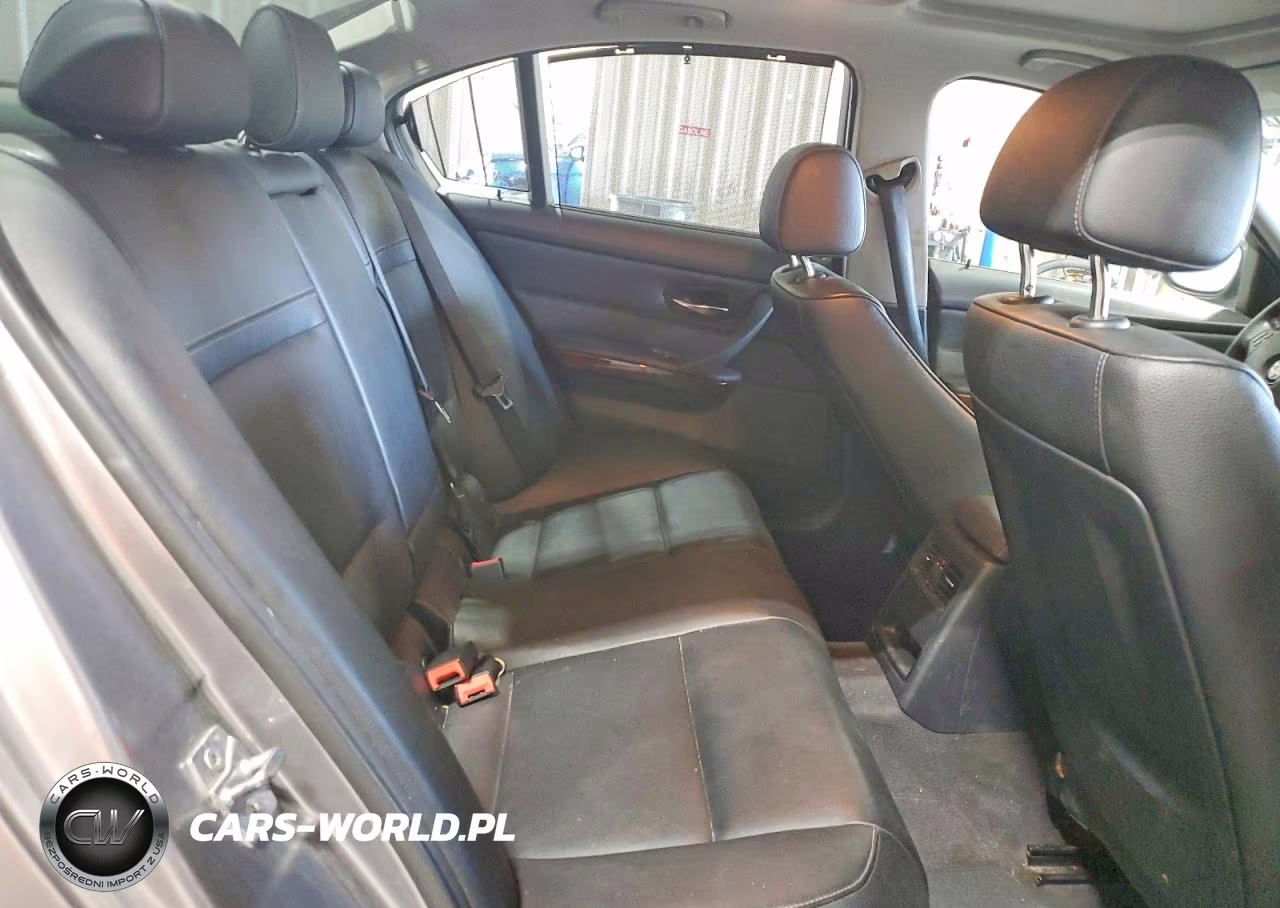 2011 BMW 335 Xi VIN:WBAPL5C57BA920132 - 10