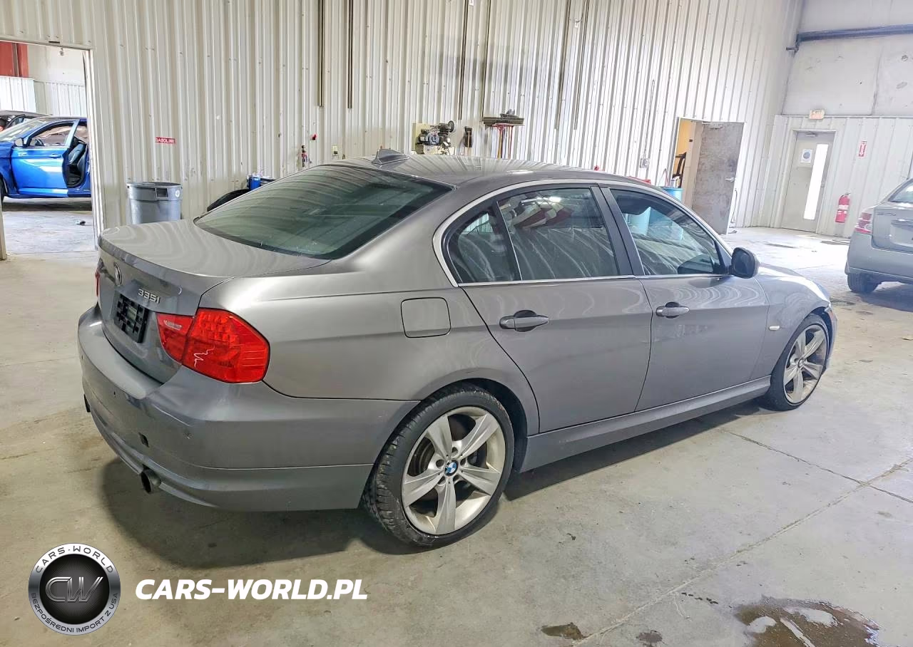 2011 BMW 335 Xi VIN:WBAPL5C57BA920132 - 3