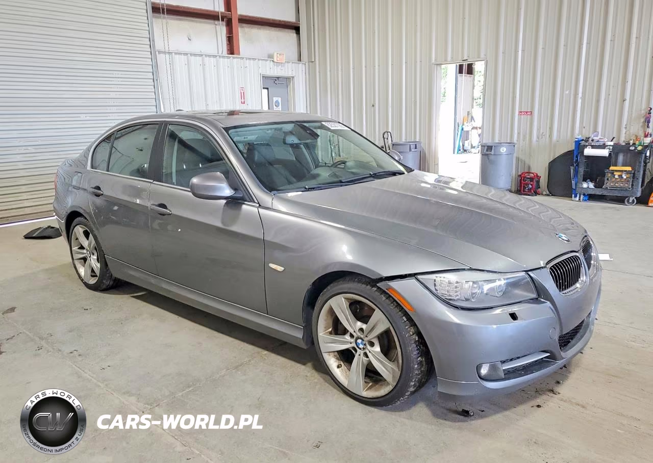 2011 BMW 335 Xi VIN:WBAPL5C57BA920132 - 4