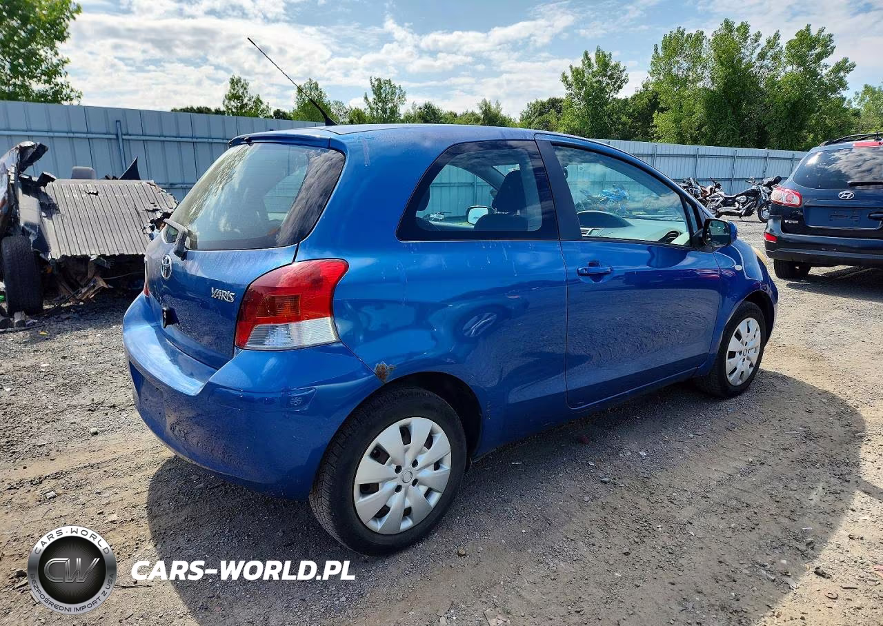 2010 Toyota Yaris Base VIN:JTDJT4K35A5285521 - 3