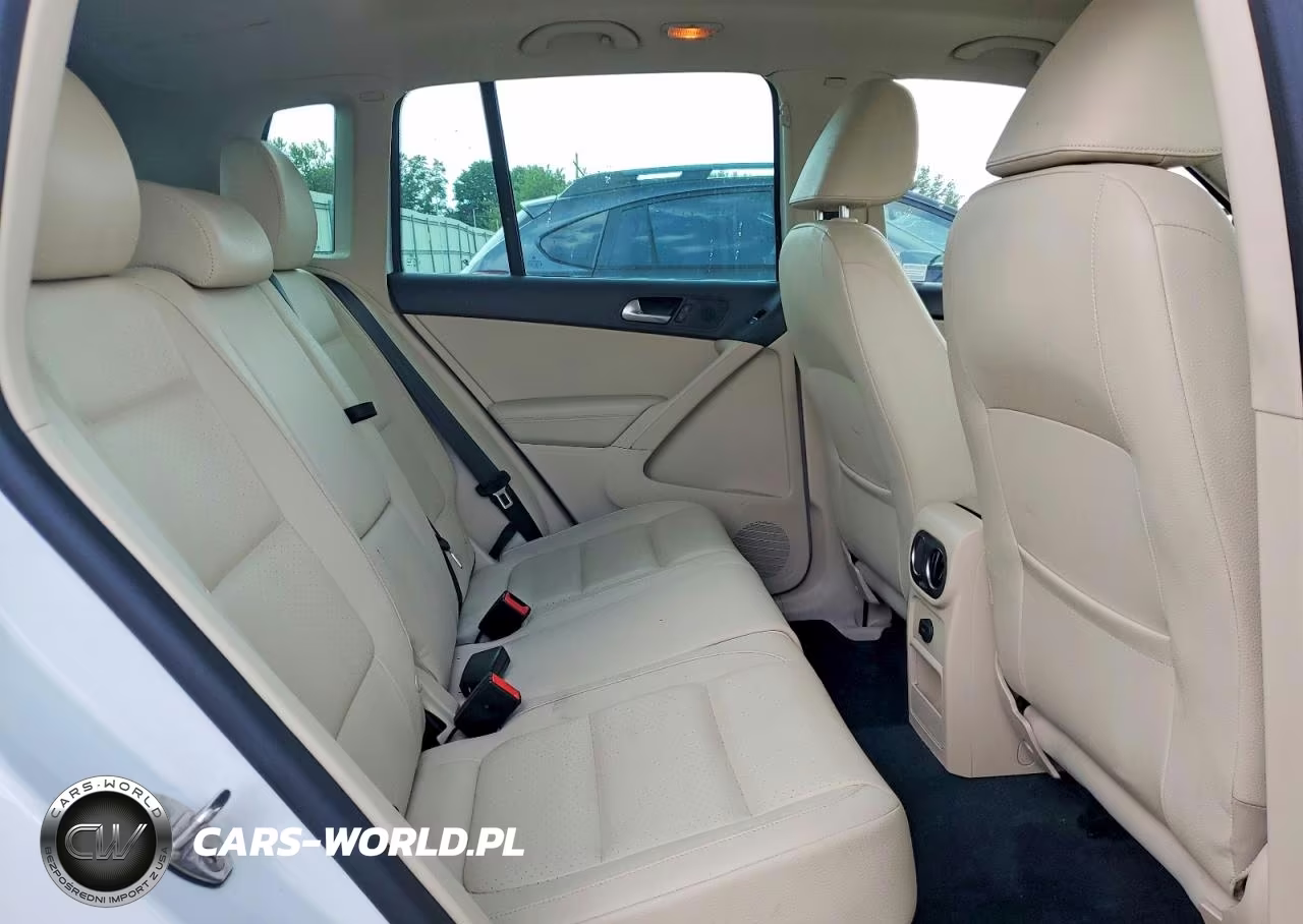 2017 Volkswagen Tiguan Wolfsburg VIN:WVGSV7AX2HK008899 - 11
