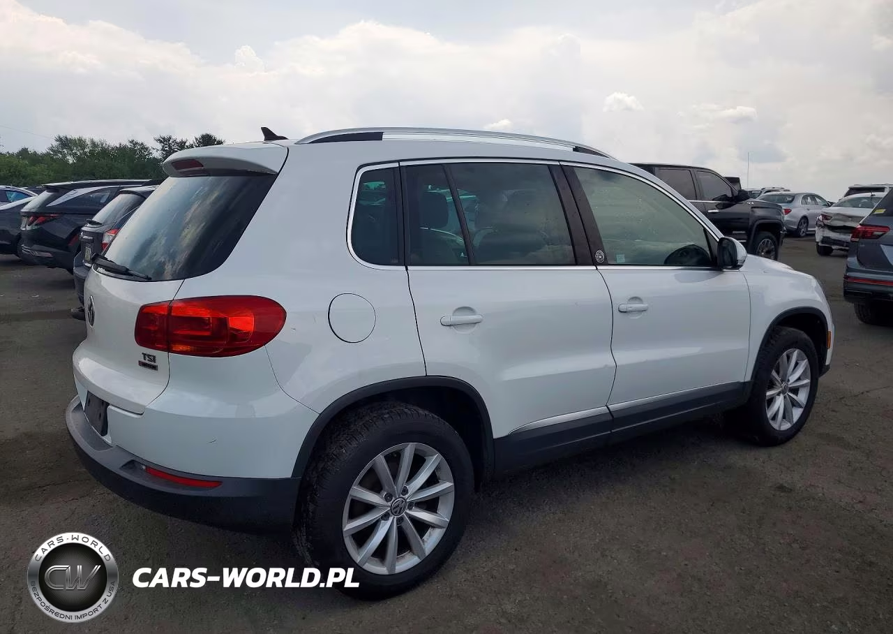 2017 Volkswagen Tiguan Wolfsburg VIN:WVGSV7AX2HK008899 - 3