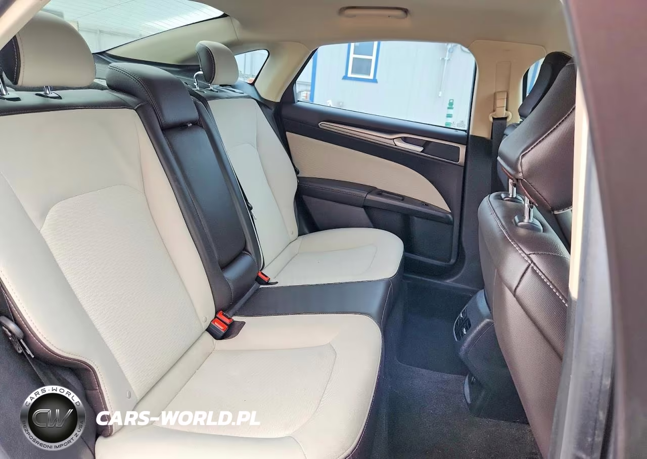 2020 Ford Fusion Se VIN:3FA6P0HD9LR256368 - 10