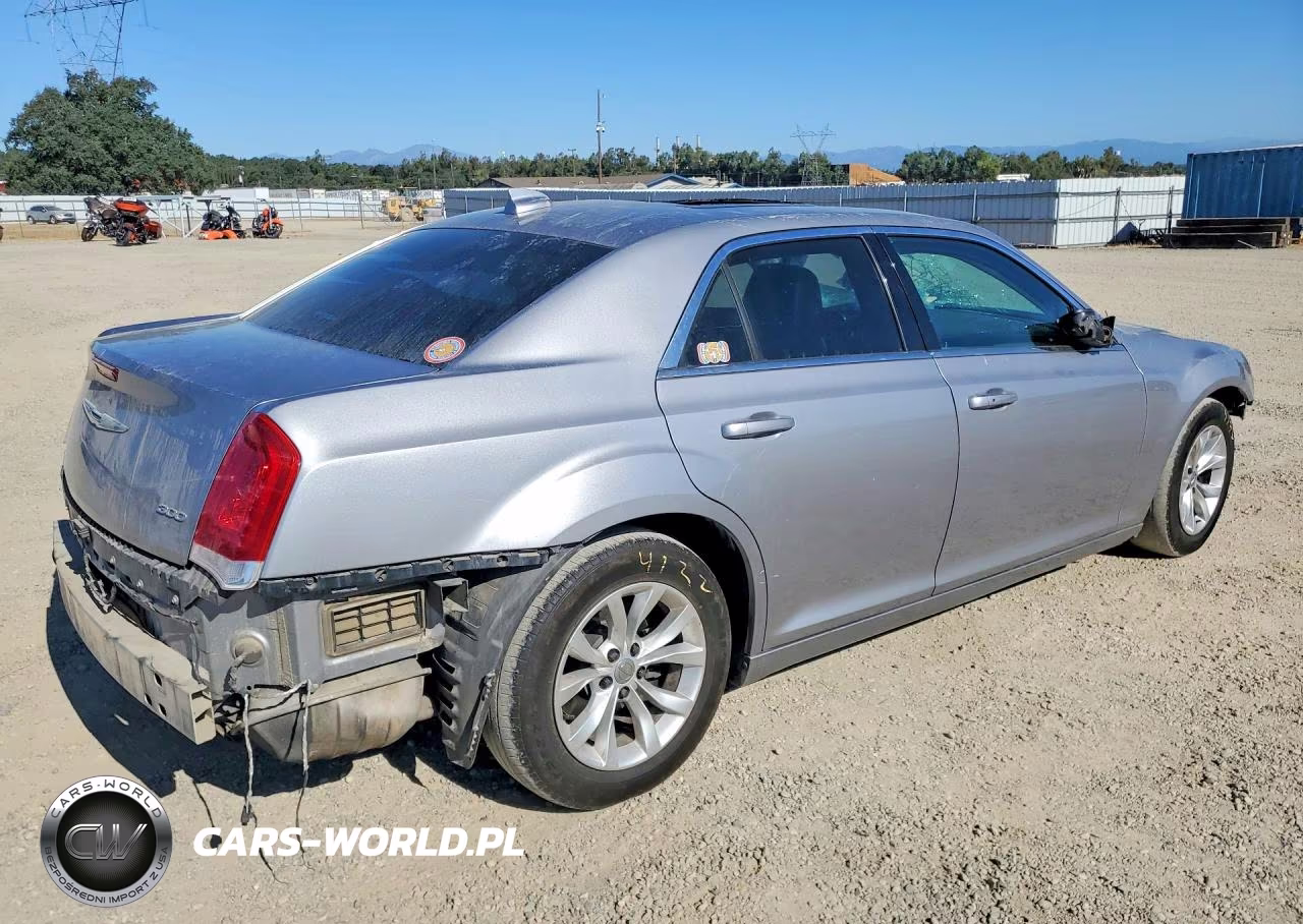 2016 Chrysler 300 Limited VIN:2C3CCAAG8GH211818 - 3