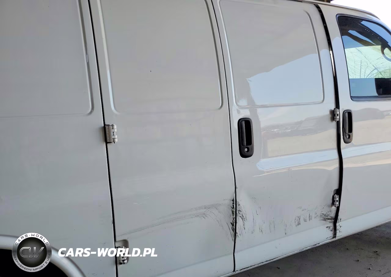 2015 Chevrolet Express G2500 VIN:1GCWGFCF6F1271897 - 11