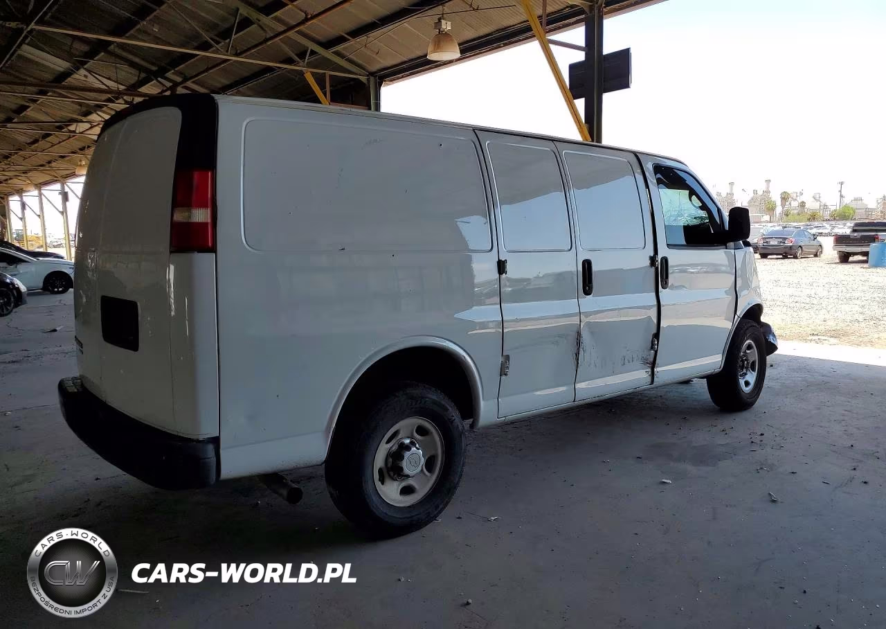 2015 Chevrolet Express G2500 VIN:1GCWGFCF6F1271897 - 3