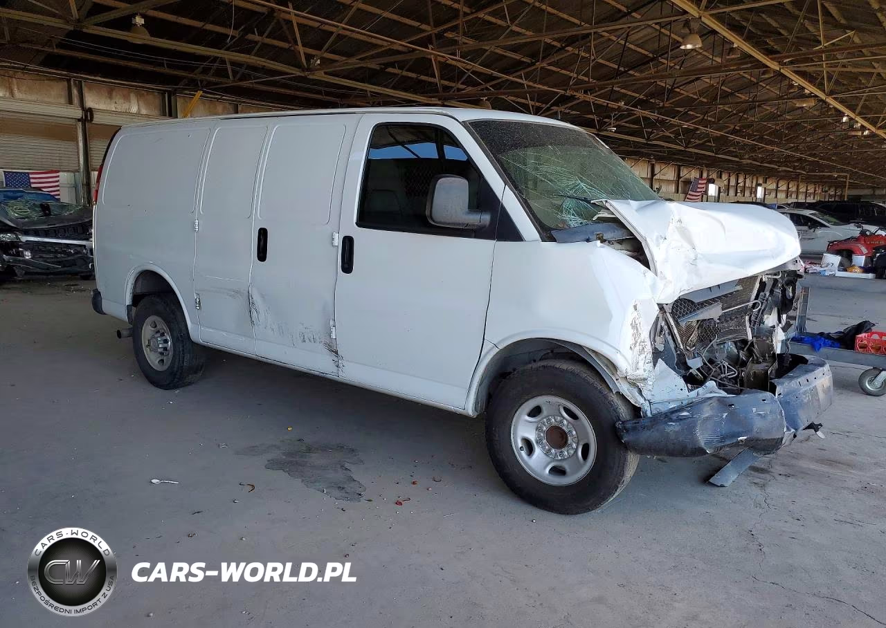 2015 Chevrolet Express G2500 VIN:1GCWGFCF6F1271897 - 4