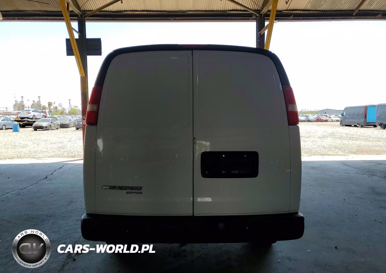 2015 Chevrolet Express G2500 VIN:1GCWGFCF6F1271897 - 6