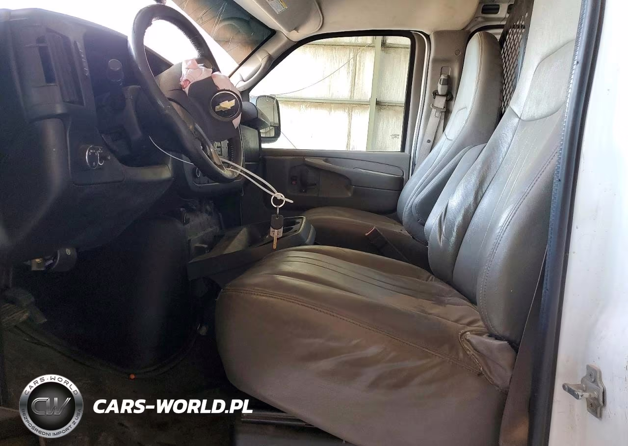 2015 Chevrolet Express G2500 VIN:1GCWGFCF6F1271897 - 7
