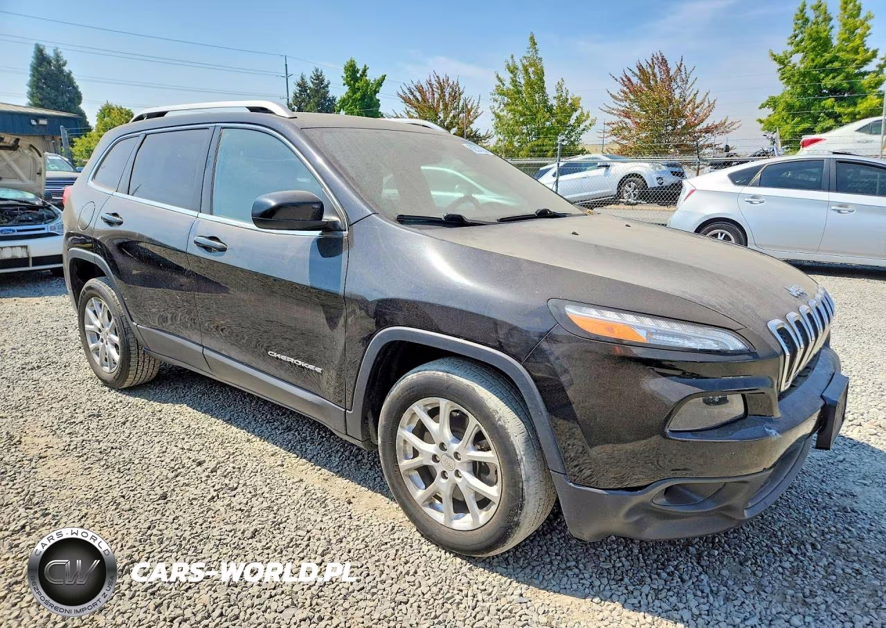 2015 Jeep Cherokee Latitude VIN:1C4PJLCB5FW506343 - 4