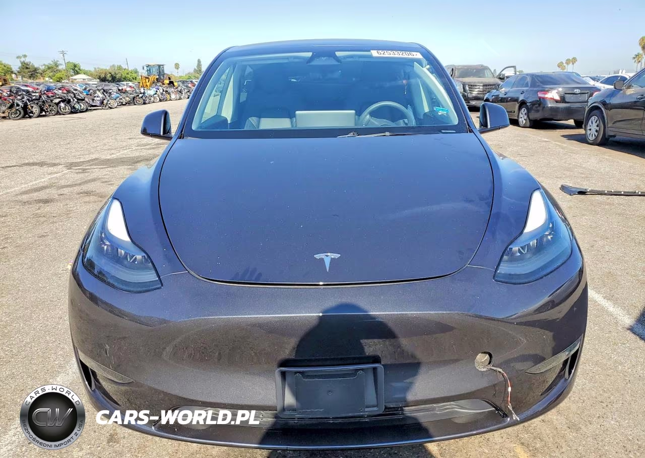 2024 Tesla Model Y VIN:7SAYGDEE0RA255529 - 5