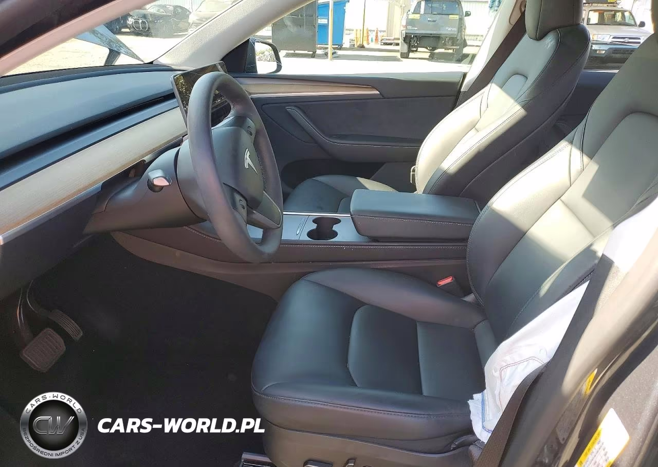 2024 Tesla Model Y VIN:7SAYGDEE0RA255529 - 7