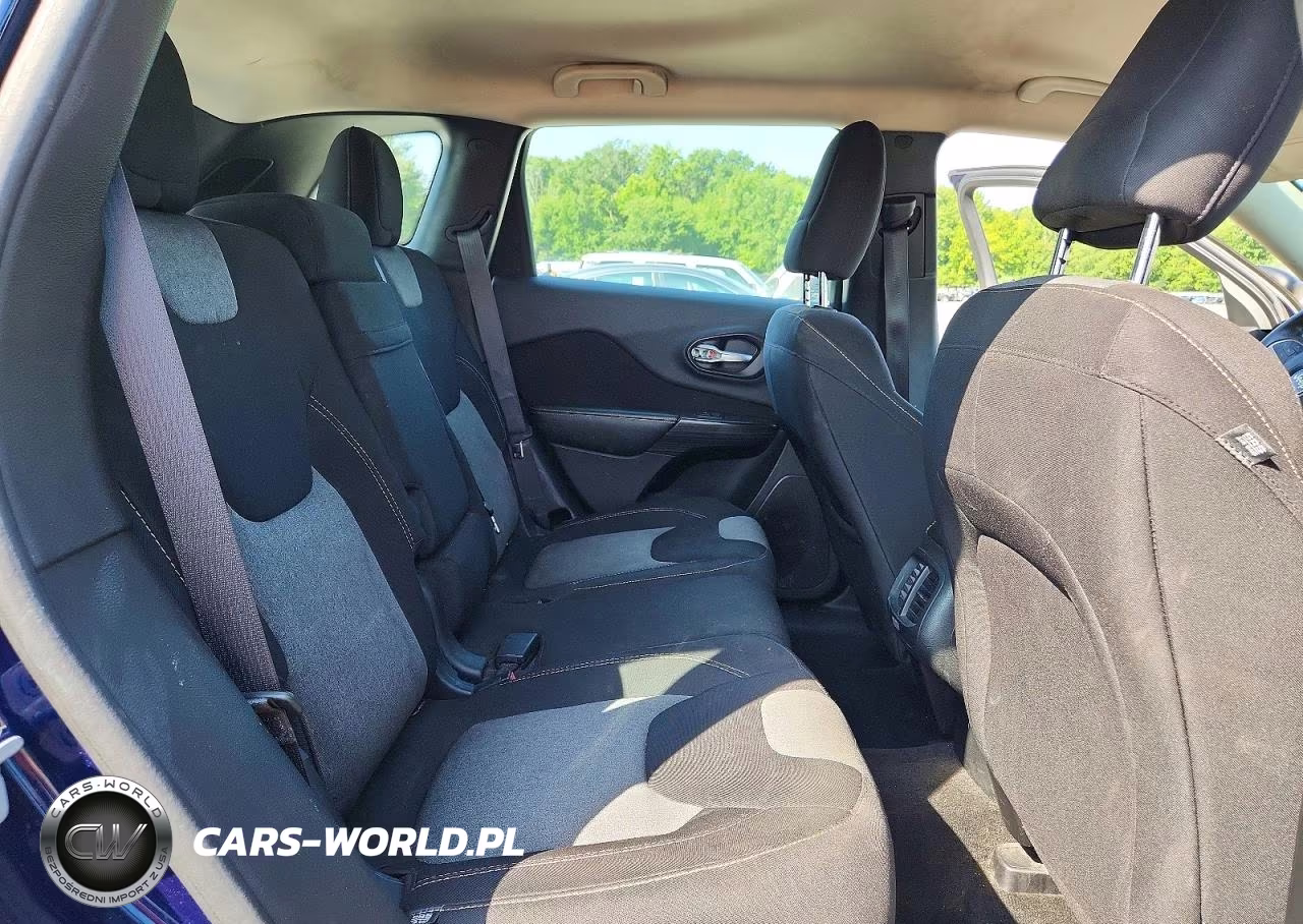 2016 Jeep Cherokee Sport VIN:1C4PJMAB1GW117712 - 11