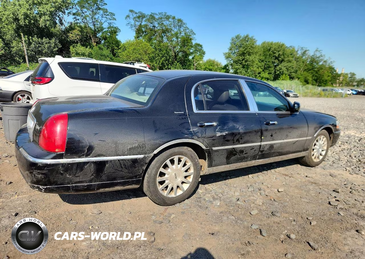 2007 Lincoln Town Car Signature VIN:1LNHM81V97Y619686 - 3