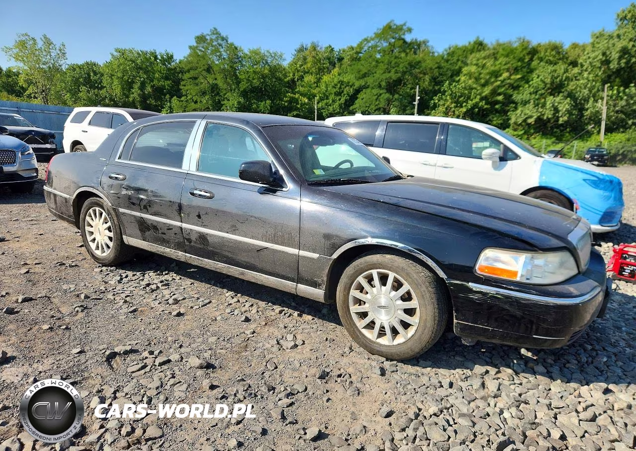2007 Lincoln Town Car Signature VIN:1LNHM81V97Y619686 - 4
