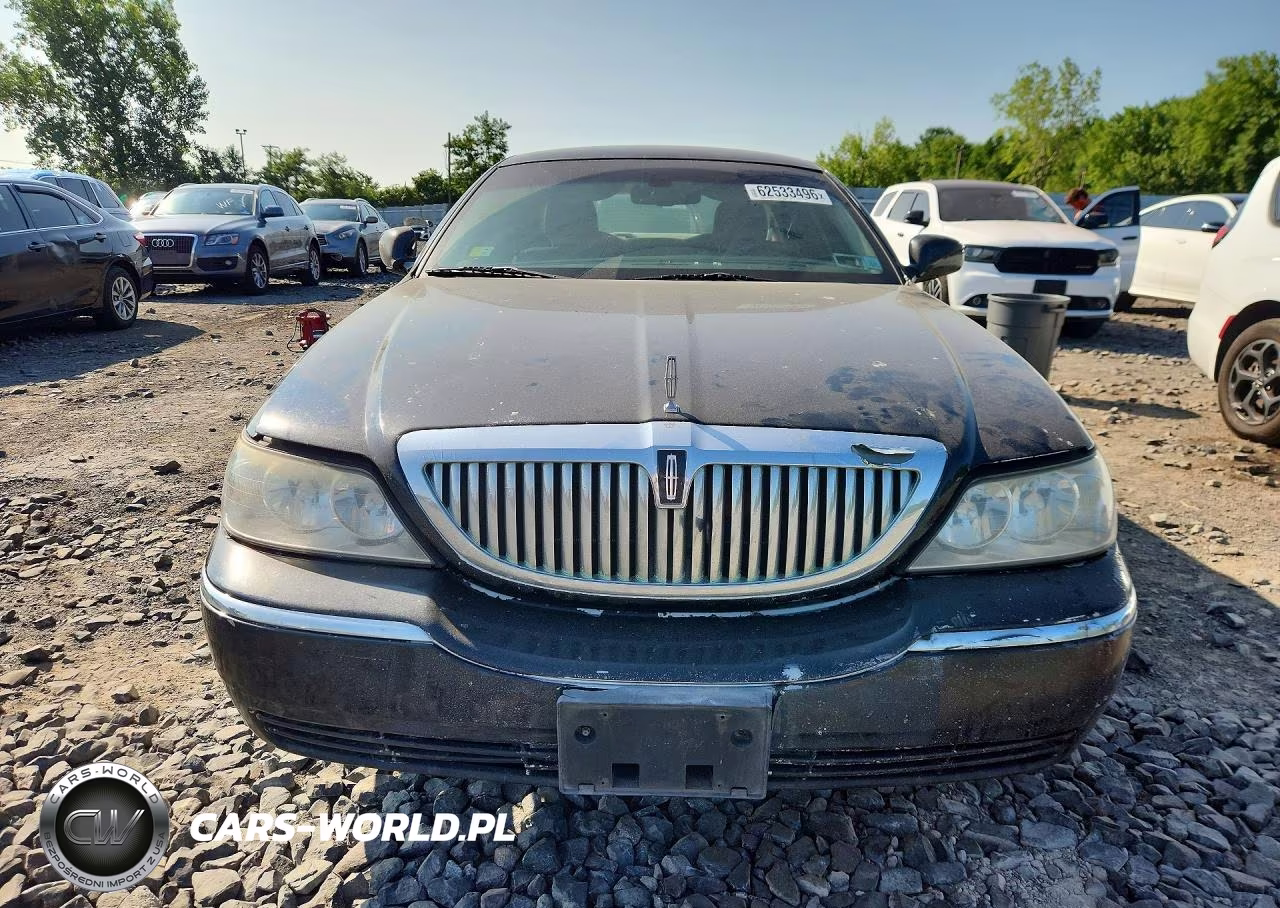 2007 Lincoln Town Car Signature VIN:1LNHM81V97Y619686 - 5