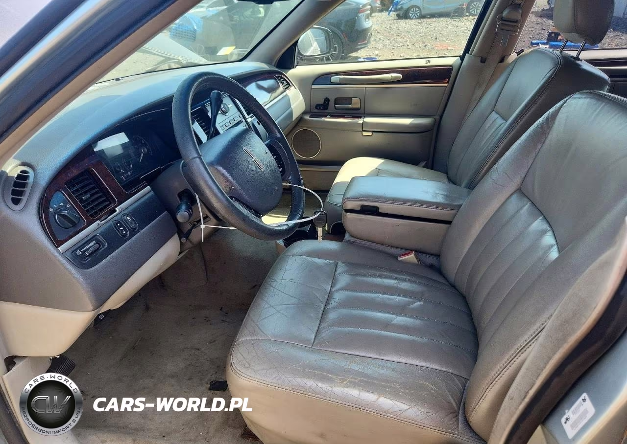 2007 Lincoln Town Car Signature VIN:1LNHM81V97Y619686 - 7