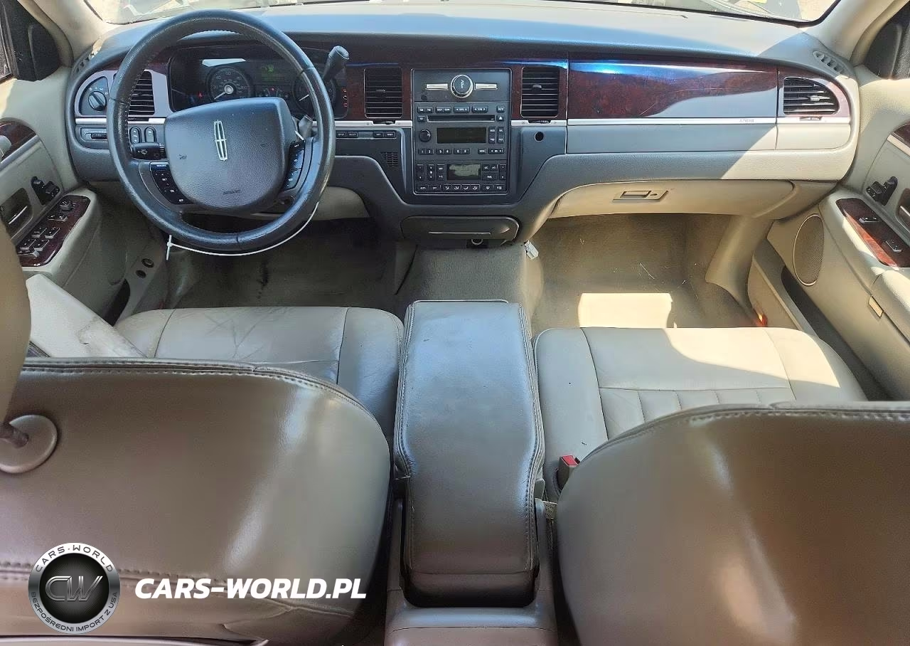 2007 Lincoln Town Car Signature VIN:1LNHM81V97Y619686 - 8