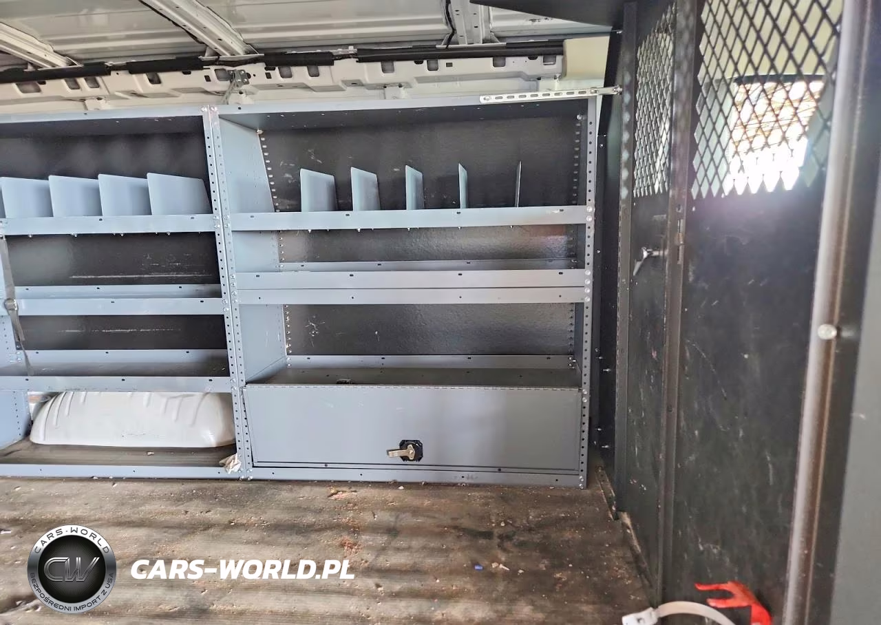 2025 Chevrolet Express G2500 VIN:1GCWGAFP3S1101188 - 10