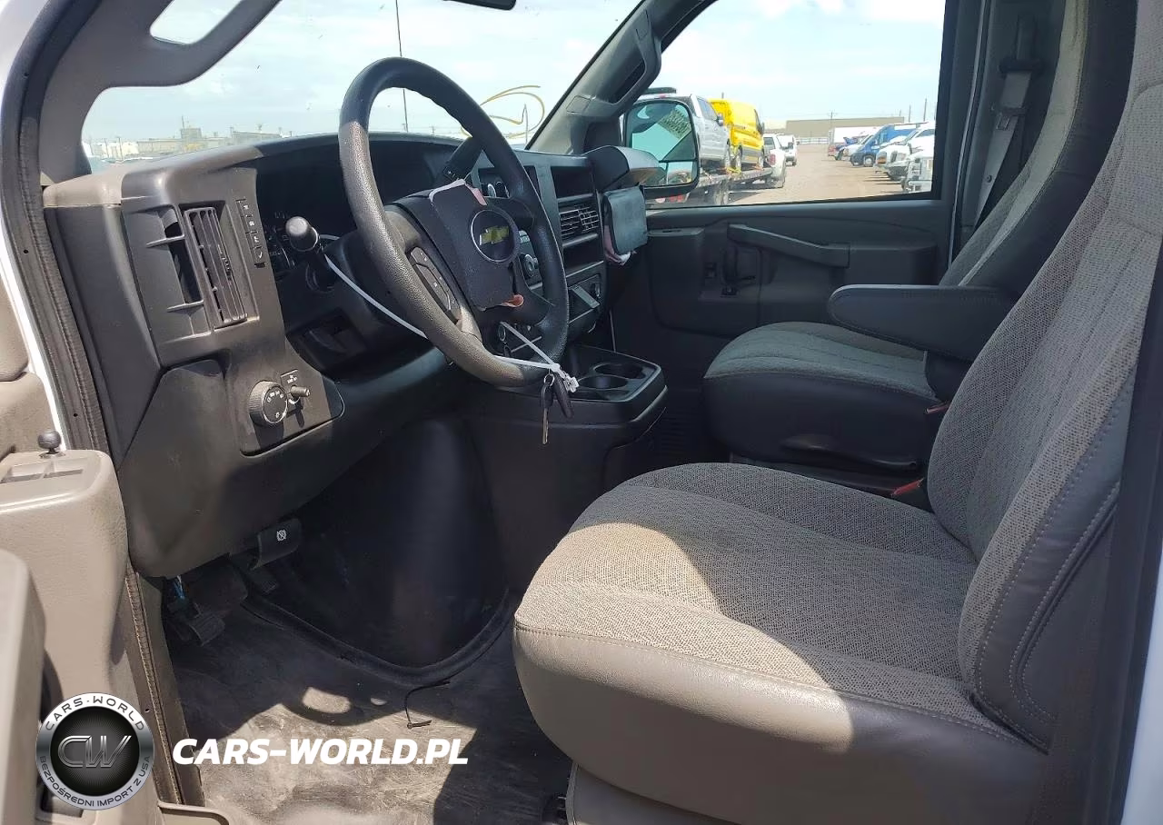 2025 Chevrolet Express G2500 VIN:1GCWGAFP3S1101188 - 7