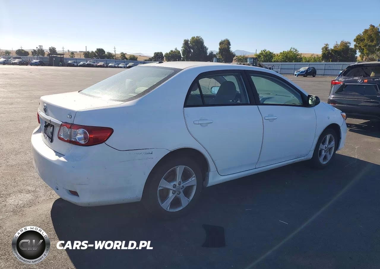 2011 Toyota Corolla Le VIN:2T1BU4EEXBC558973 - 3