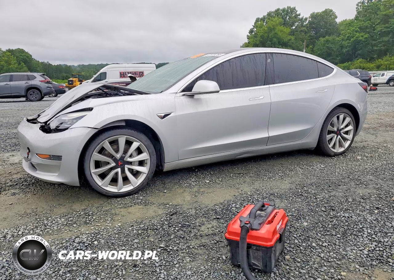 2018 Tesla Model 3 VIN:5YJ3E1EA3JF050013 - 1