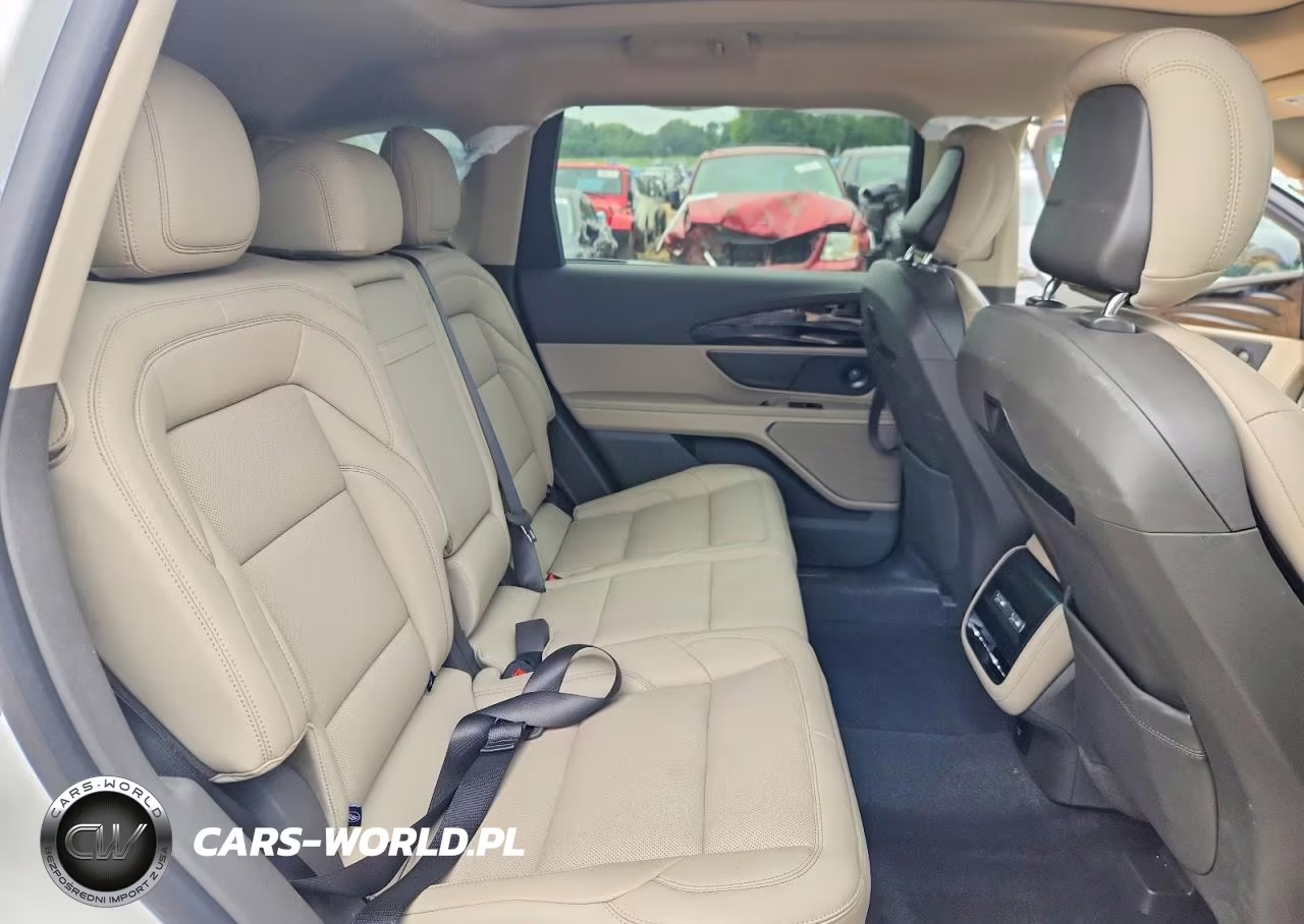 2025 Lincoln Nautilus Premiere VIN:5LMPJ8J44SJ934406 - 11