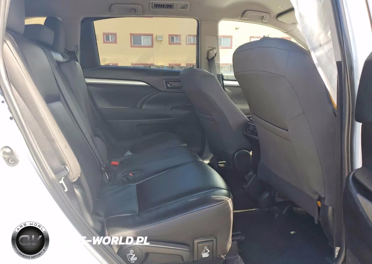 2019 Toyota Highlander Le VIN:5TDZZRFH9KS304166 - 10
