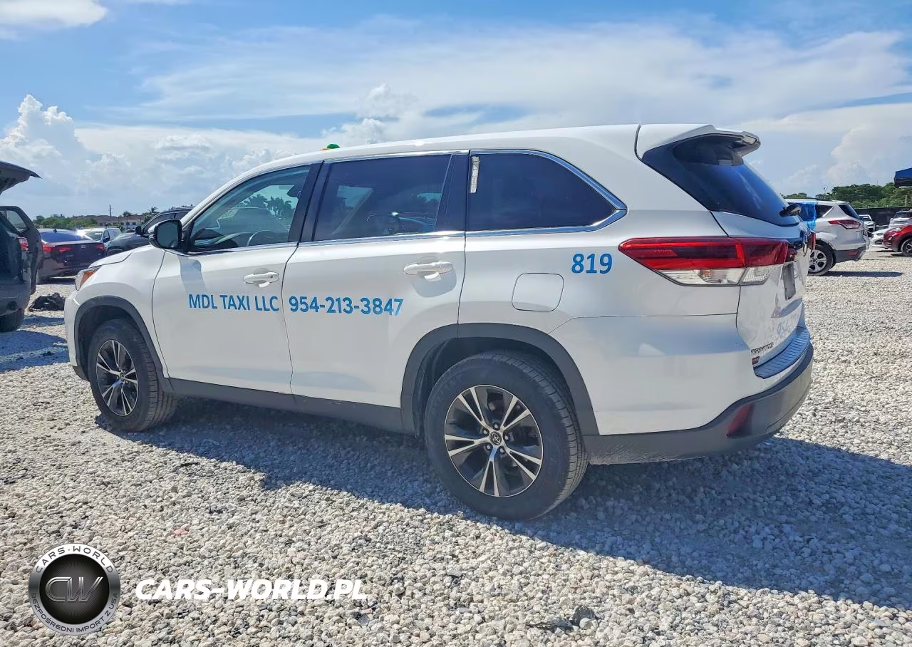 2019 Toyota Highlander Le VIN:5TDZZRFH9KS304166 - 2