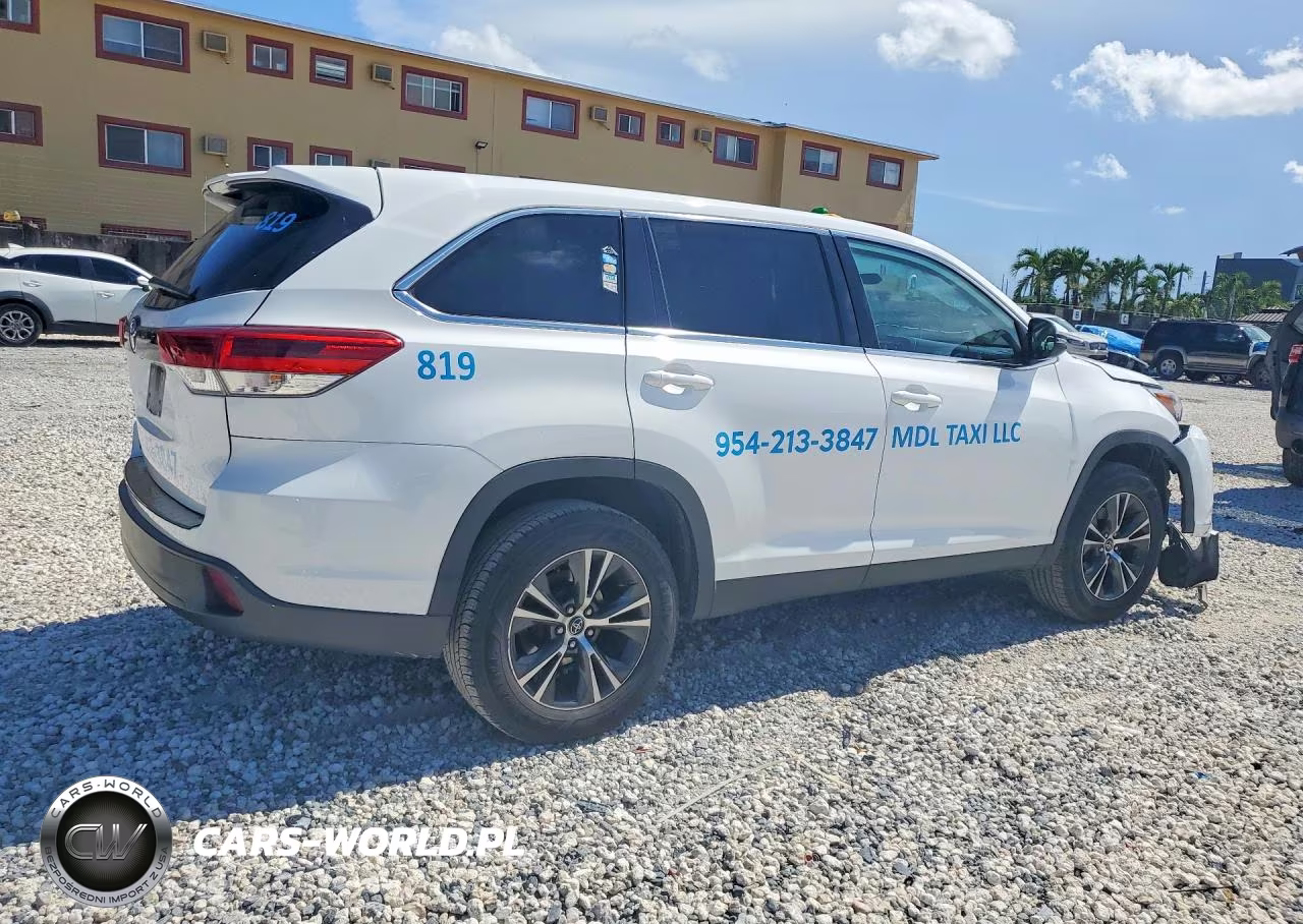 2019 Toyota Highlander Le VIN:5TDZZRFH9KS304166 - 3