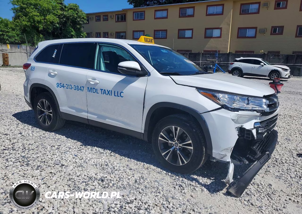 2019 Toyota Highlander Le VIN:5TDZZRFH9KS304166 - 4