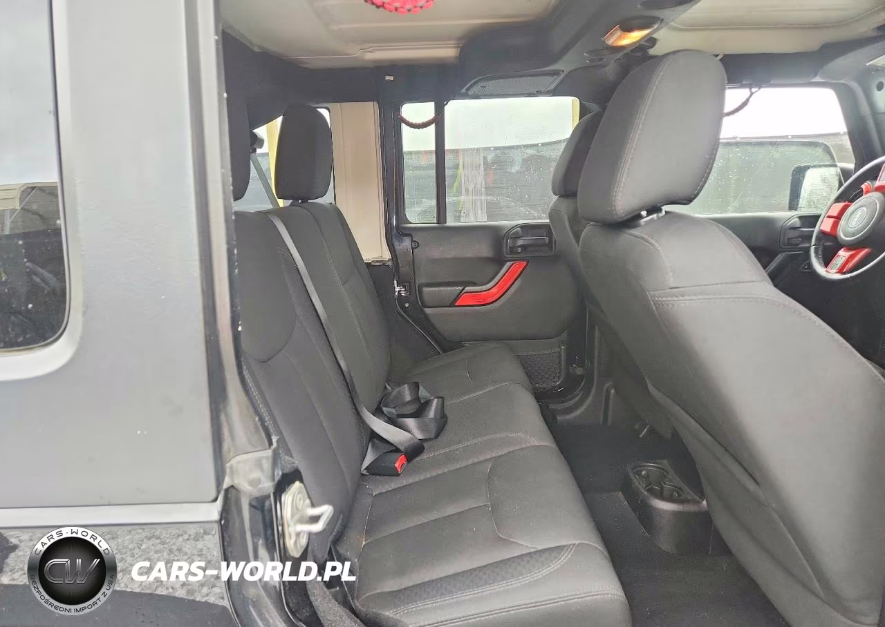 2015 Jeep Wrangler Unlimited Sport VIN:1C4BJWDG0FL585153 - 10