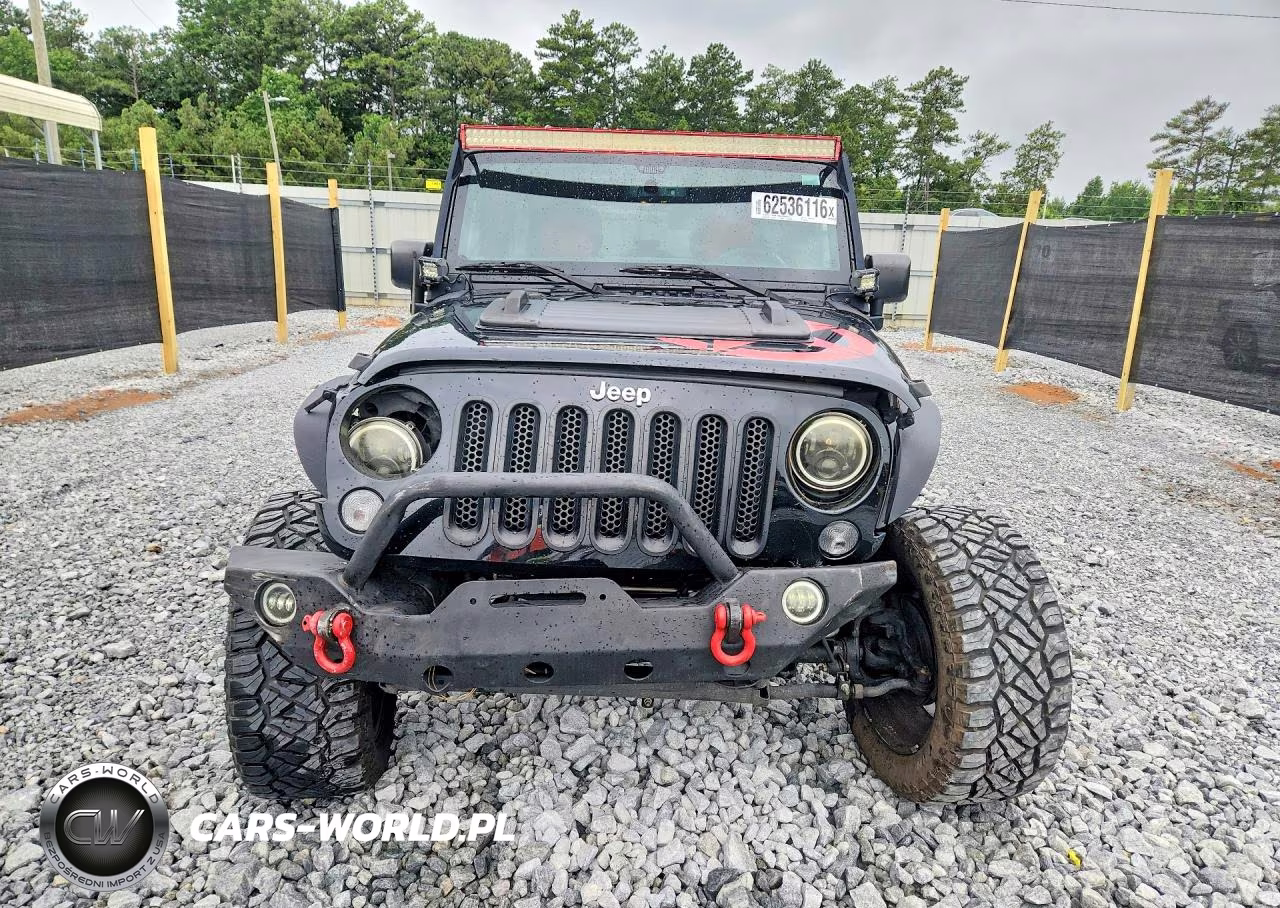 2015 Jeep Wrangler Unlimited Sport VIN:1C4BJWDG0FL585153 - 5