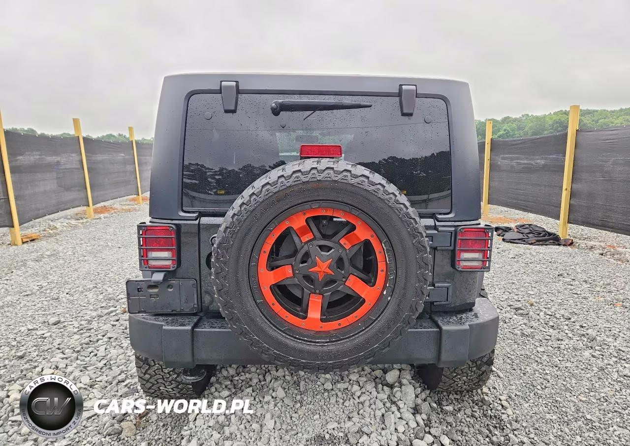 2015 Jeep Wrangler Unlimited Sport VIN:1C4BJWDG0FL585153 - 6