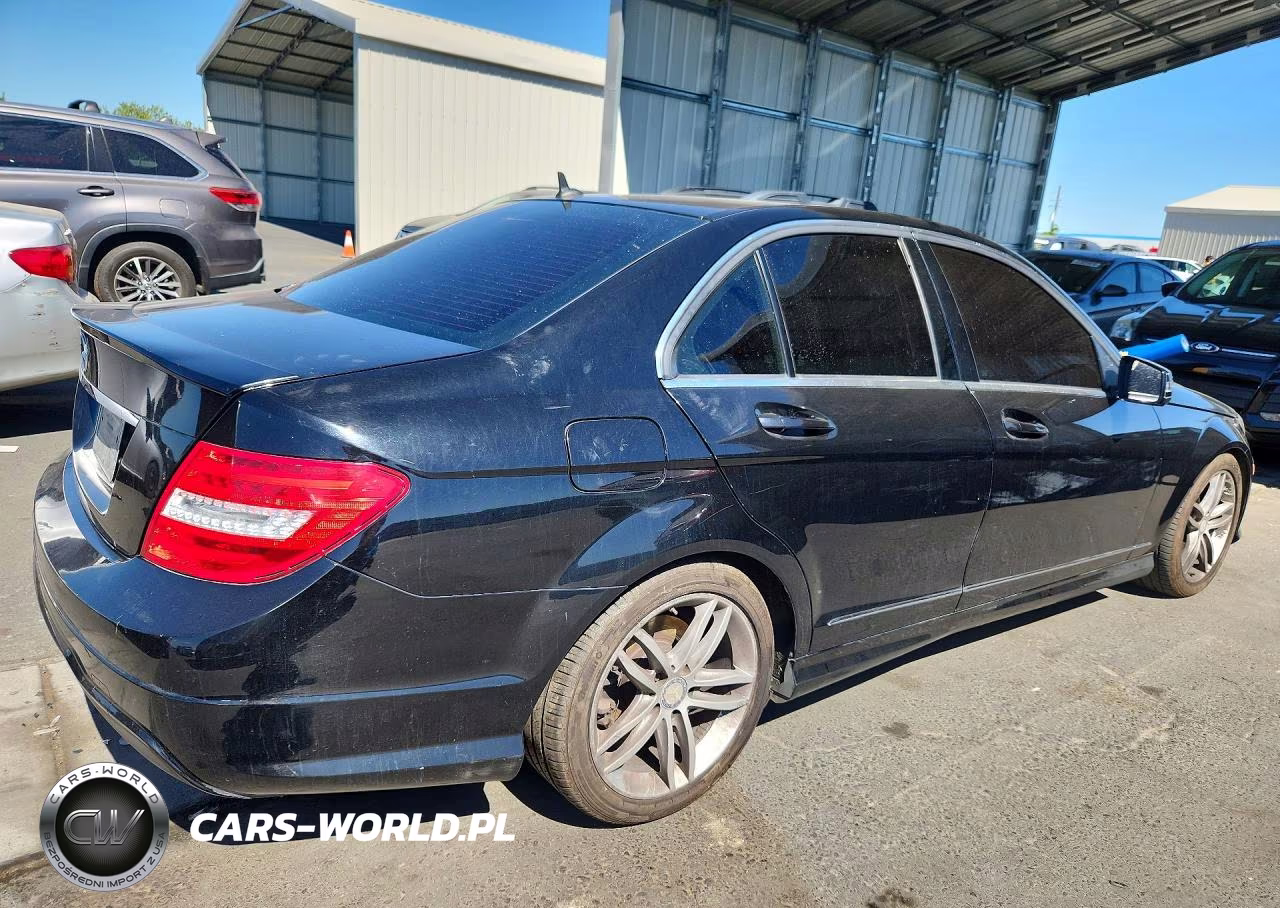 2014 Mercedes-Benz C 250 VIN:WDDGF4HB4EA921025 - 3