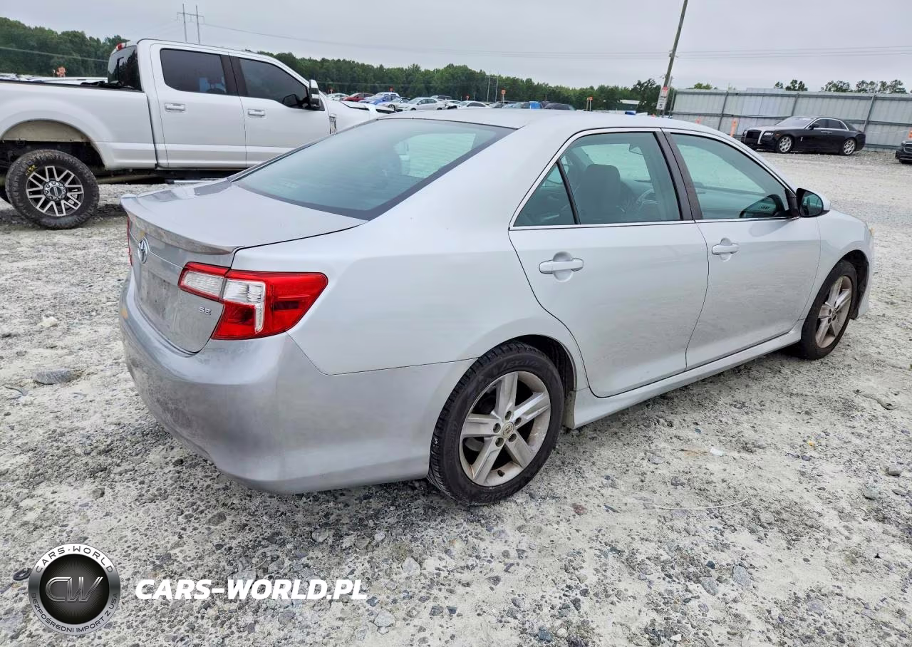2014 Toyota Camry Se VIN:4T1BF1FK0EU824095 - 3
