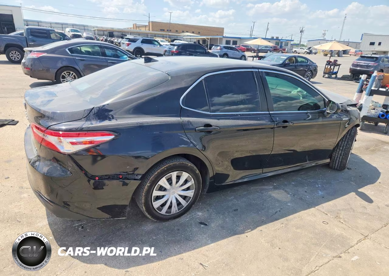 2020 Toyota Camry Le VIN:4T1C31AK0LU537468 - 3