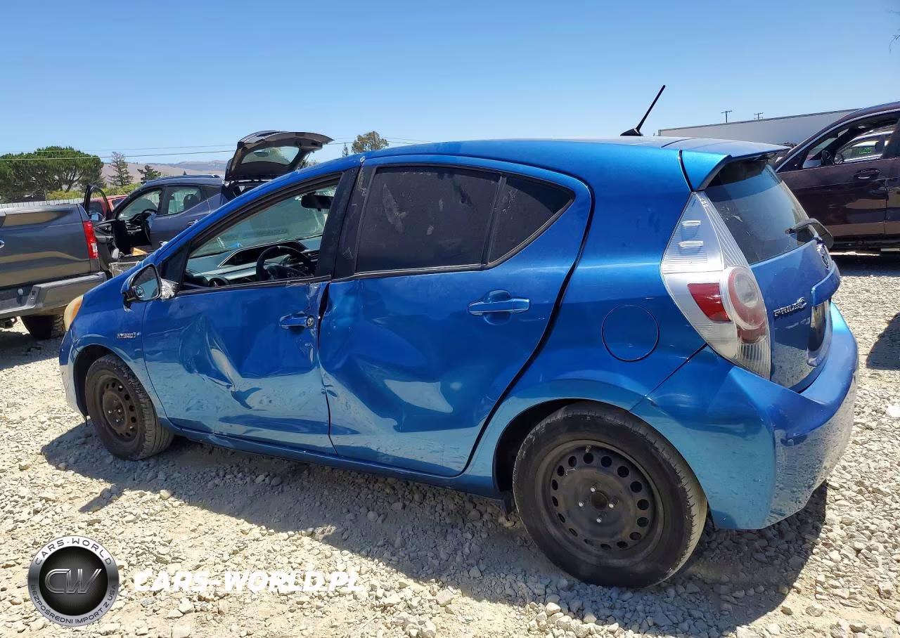 2013 Toyota Prius C One VIN:JTDKDTB3XD1540459 - 2