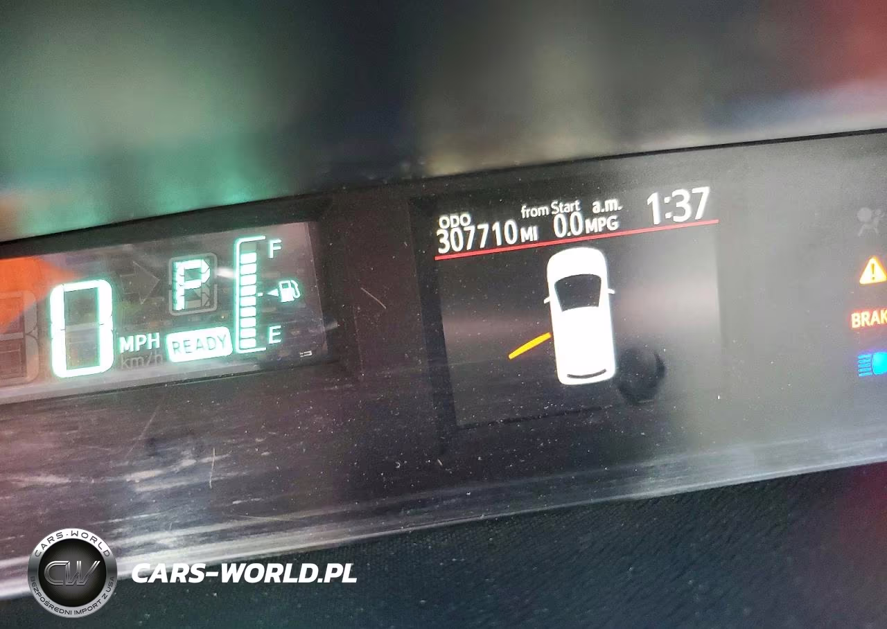 2013 Toyota Prius C One VIN:JTDKDTB3XD1540459 - 9