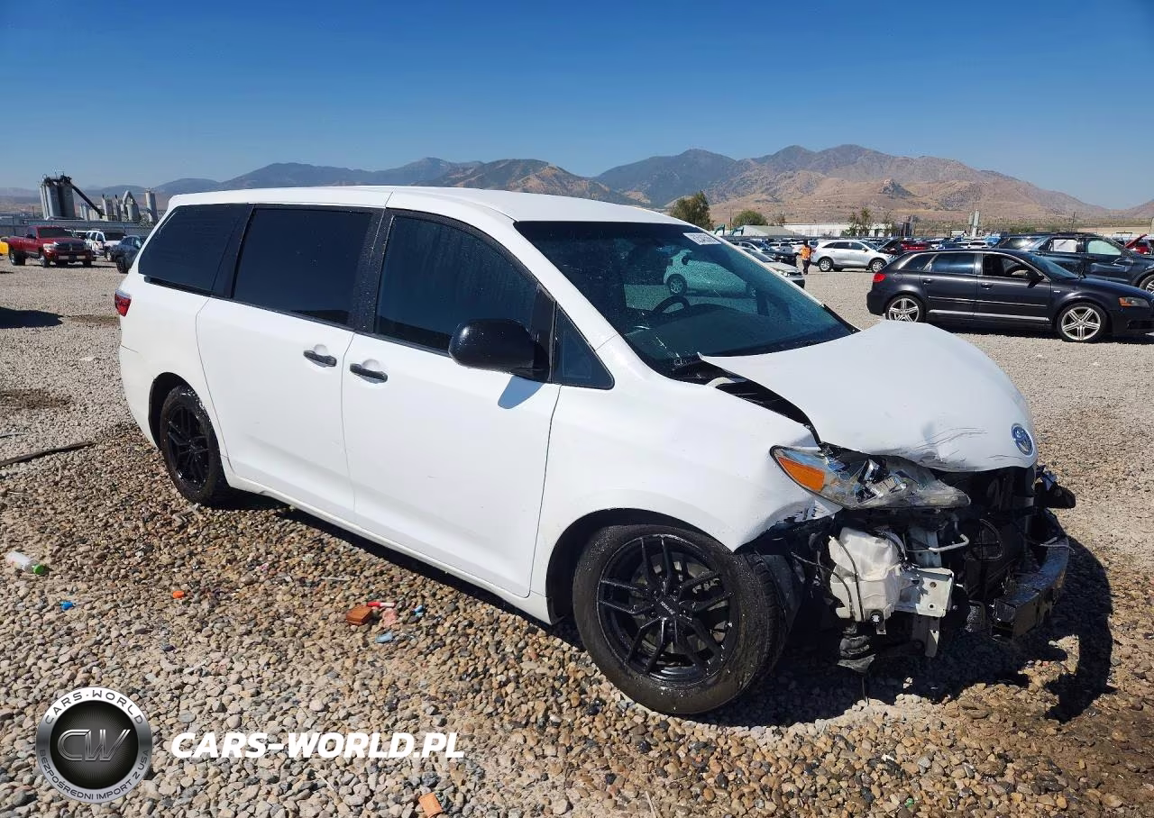 2017 Toyota Sienna L 7-Passenger VIN:5TDZZ3DC3HS864343 - 4